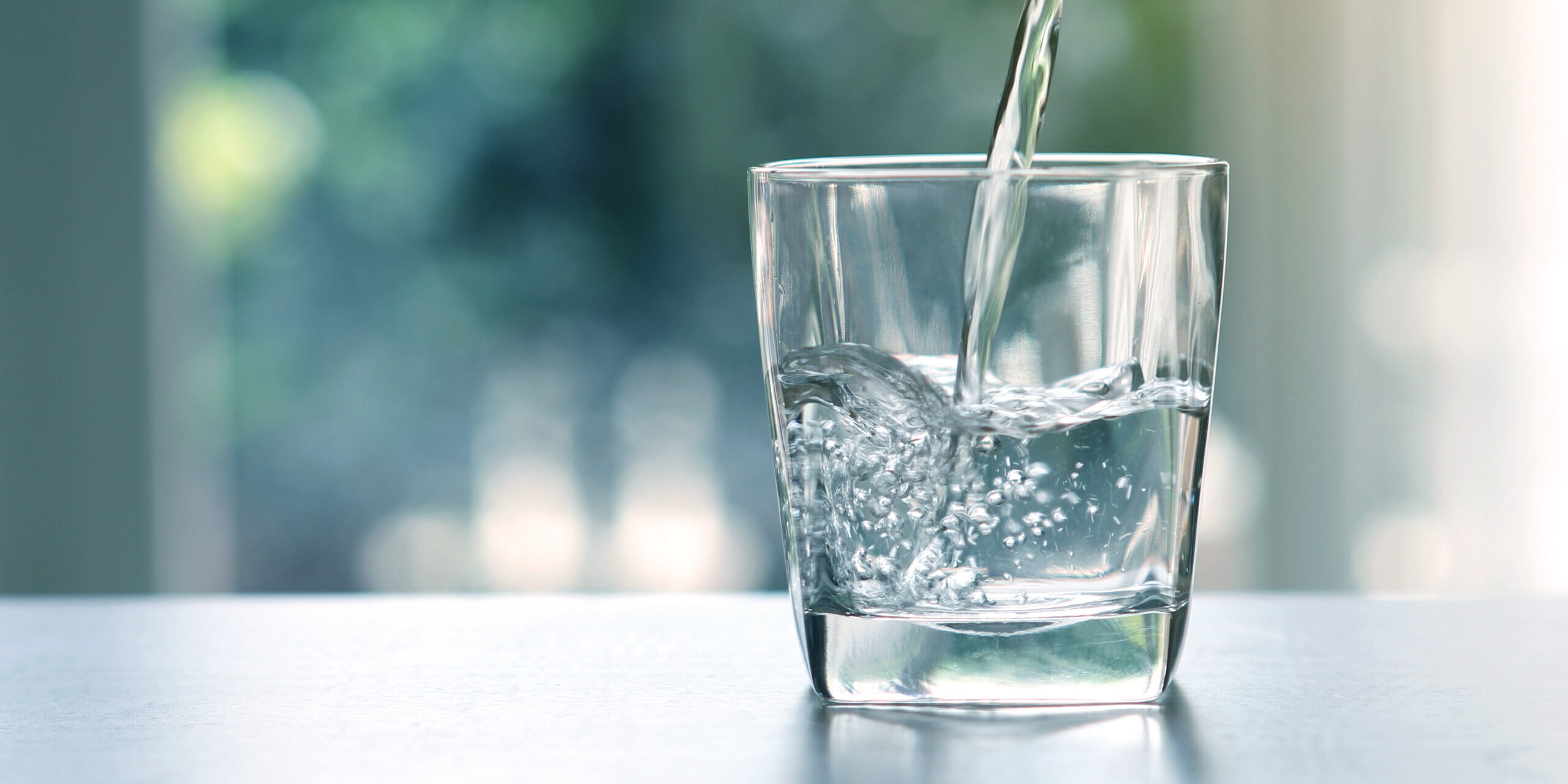 shutterstock_658012429 Glas av vatni