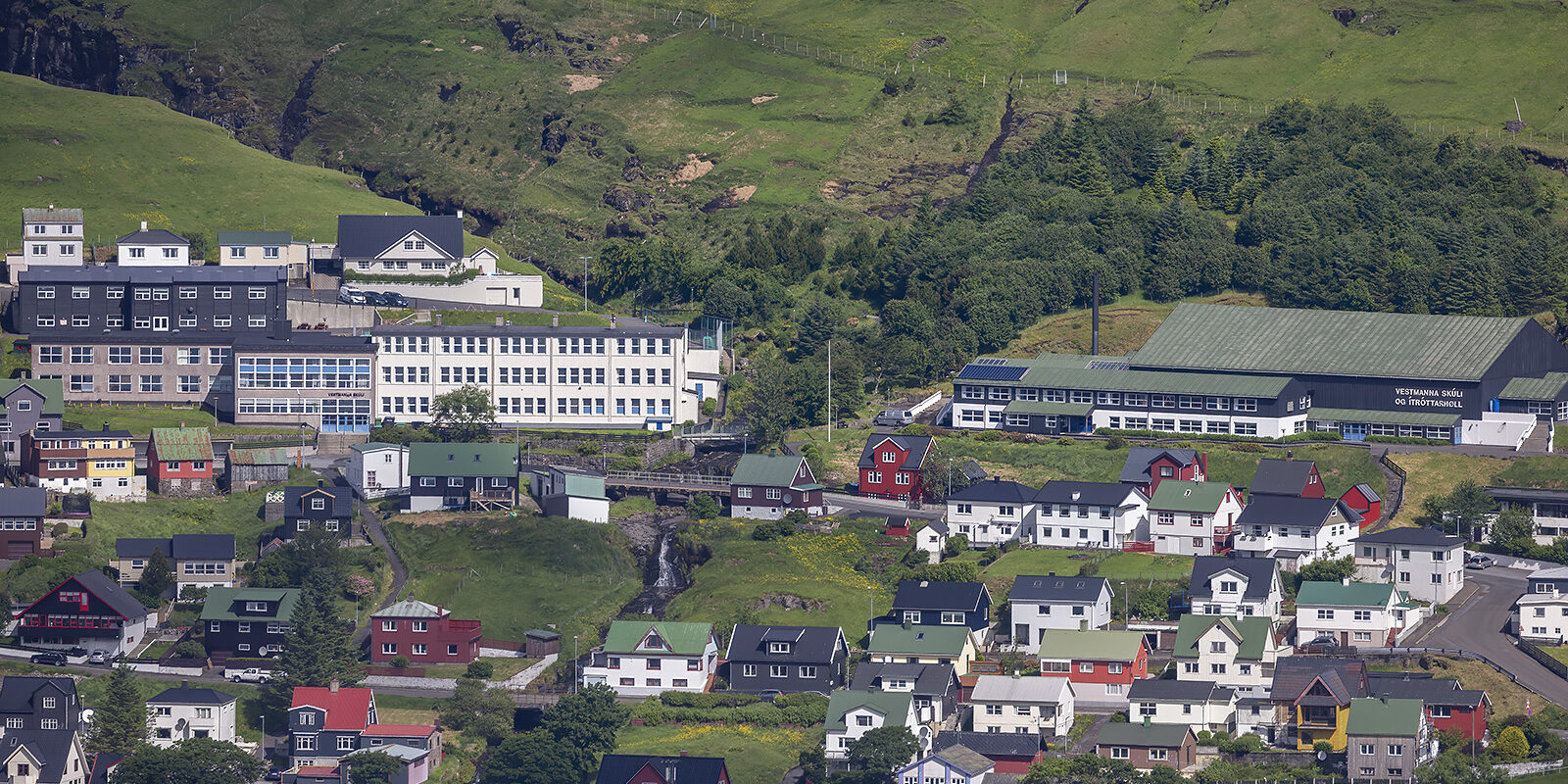 Vestmanna_skuli_gamli_nyggi_2juli20_00Q8499