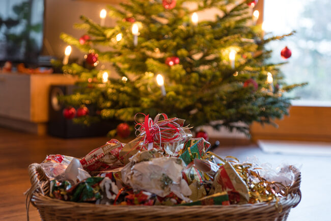 Verpackungsmüll unter dem Christbaum