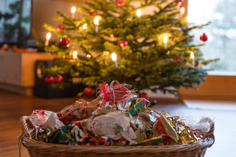Verpackungsmüll unter dem Christbaum